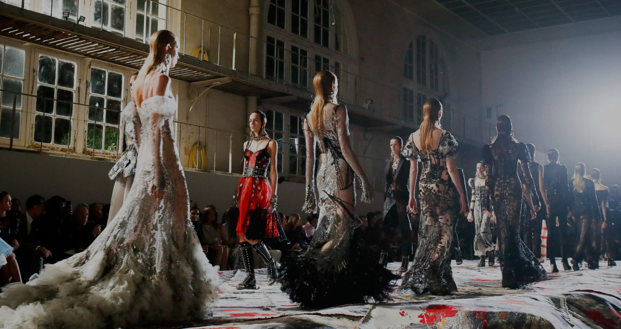 Backstage at the Alexander McQueen Spring 2017 Runway Show | LES FAÇONS