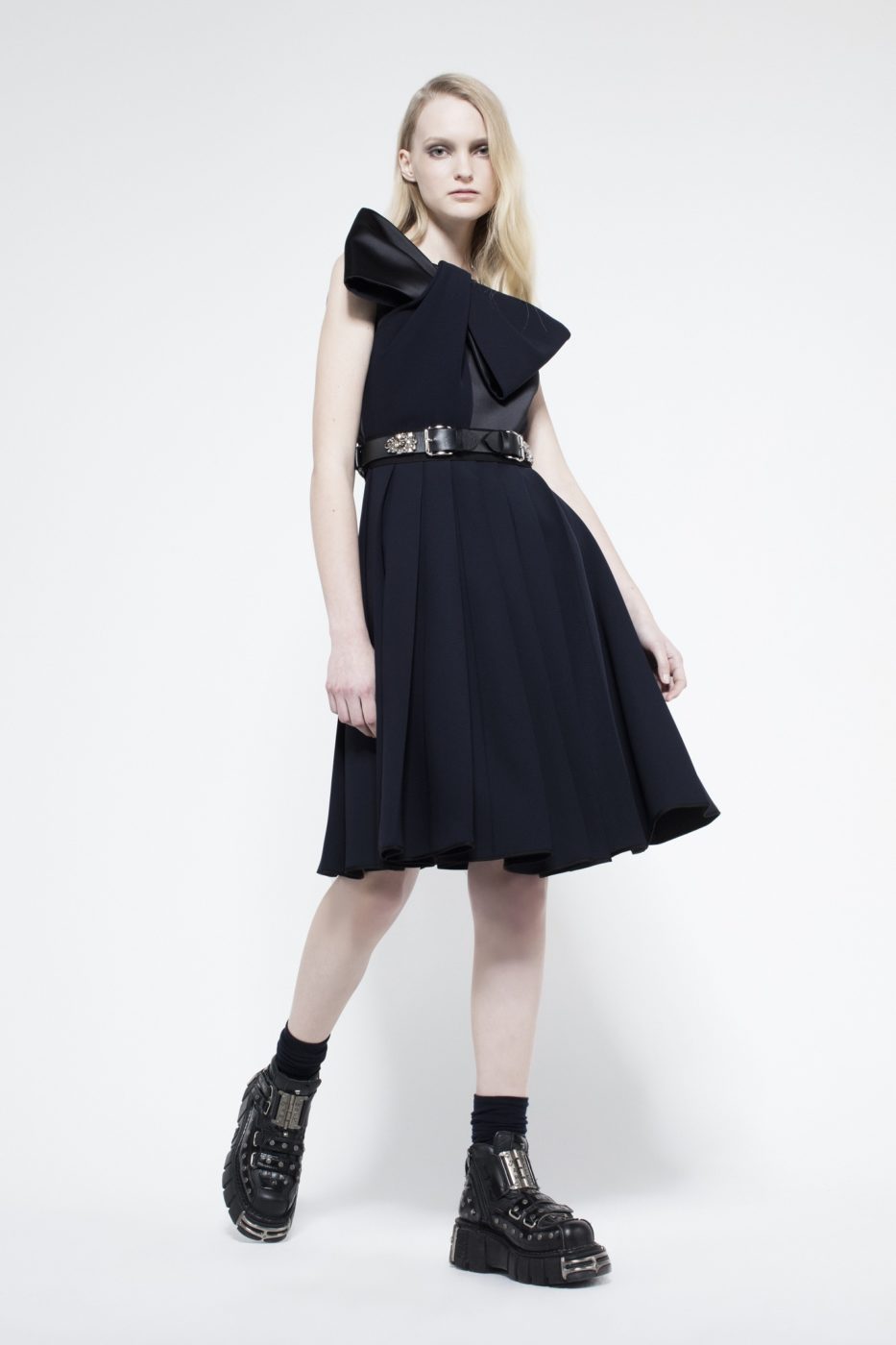 Shop the Dice Kayek Fall 2017 RTW Collection LES FAÇONS