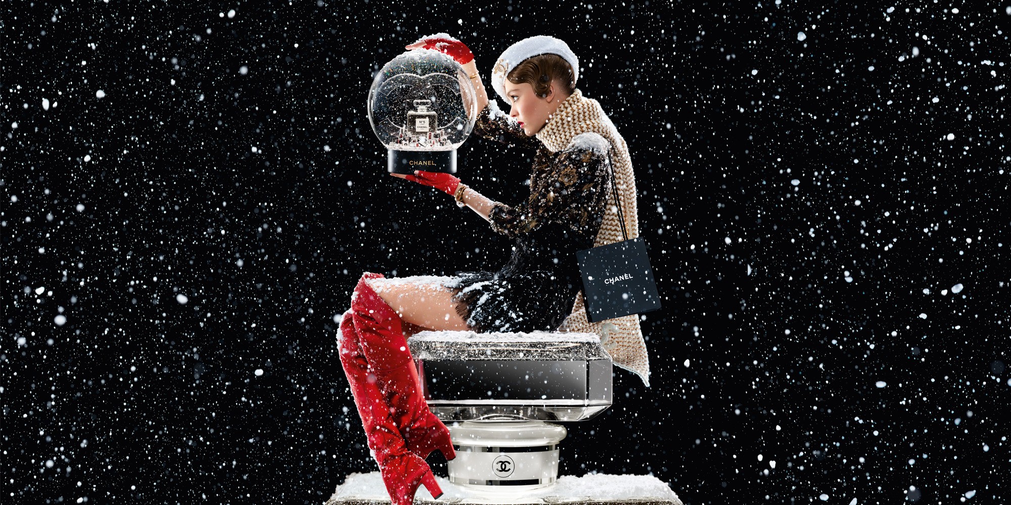 Chanel No. 5 L'Eau Holiday 2019 Fragrance Film Starring Lily-Rose Depp