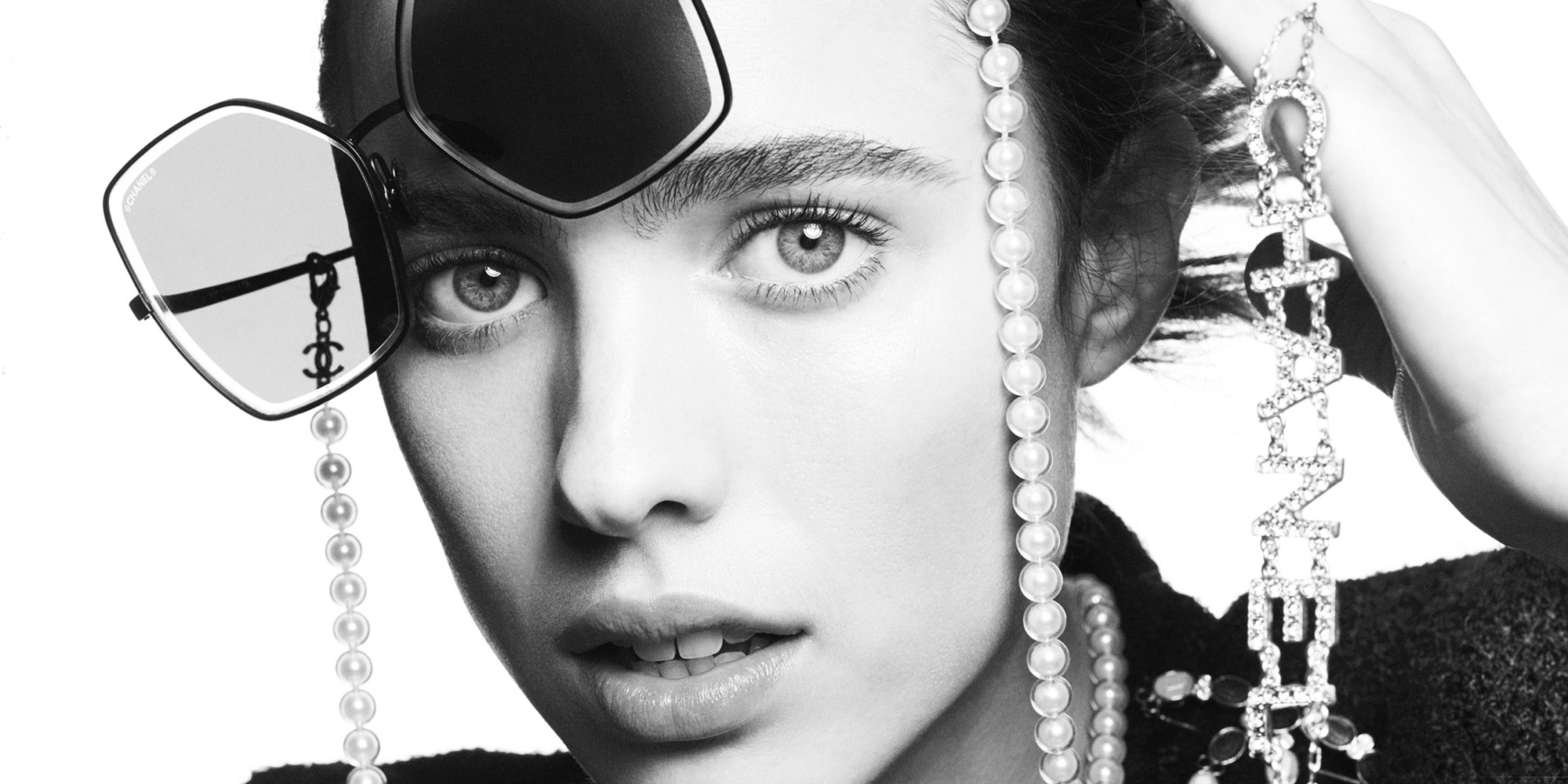 Лицо марка. Chanel ad 2020. Chanel Eyewear 2020. Рекламная кампания Шанель 2020. Изабель Аджани.