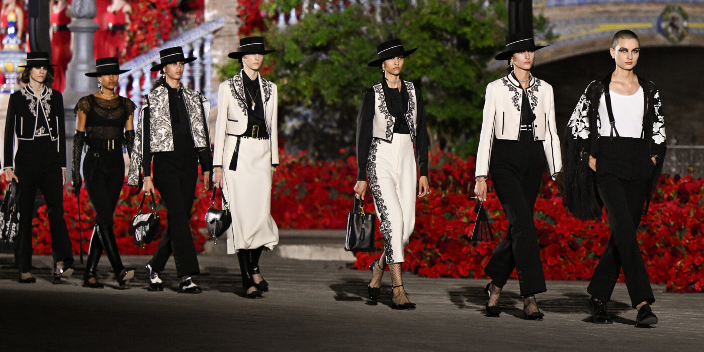 Watch the Christian Dior Resort 2024 Runway Show Live | LES FAÇONS