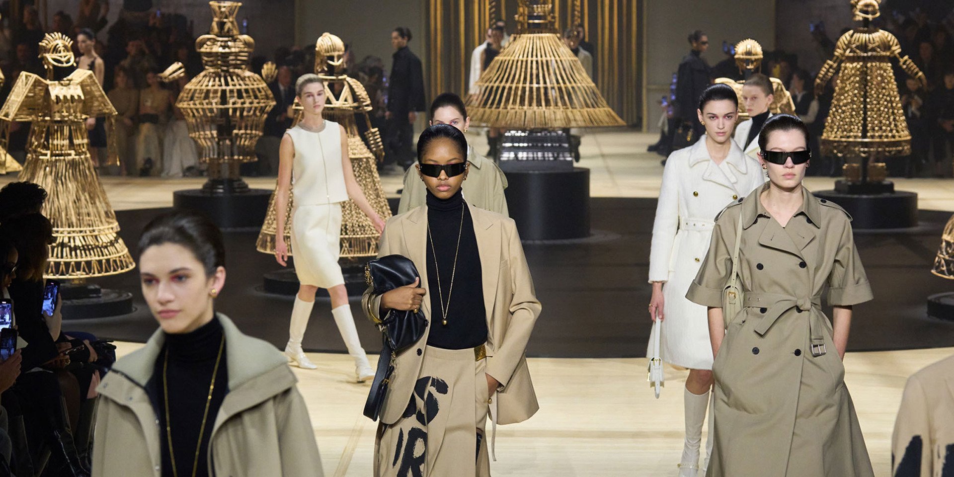 Watch Christian Dior Fall 2025 RTW Runway Show Live | LES FAÇONS