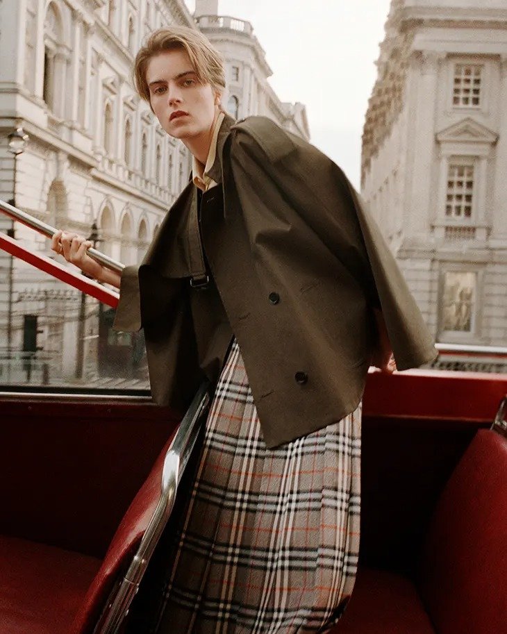 Burberry Back to the City 2025 Ad Campaign | LES FAÇONS