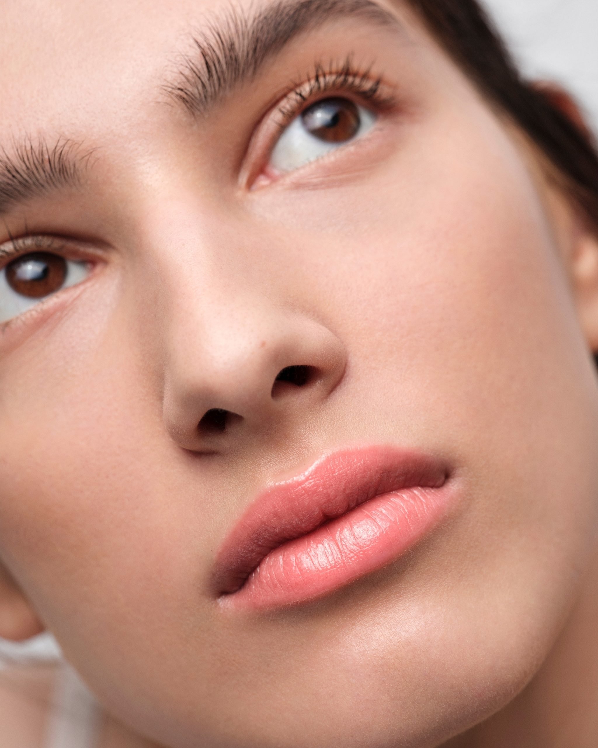 PRADA LIGHT GLOWING LIP OIL STICK COLLECTION (1)